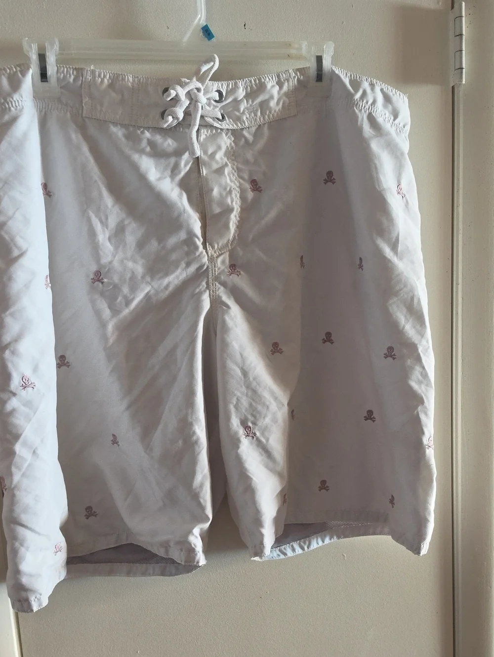 Old Navy White Swim Shorts with Gray Embroidered Skulls Size XXL